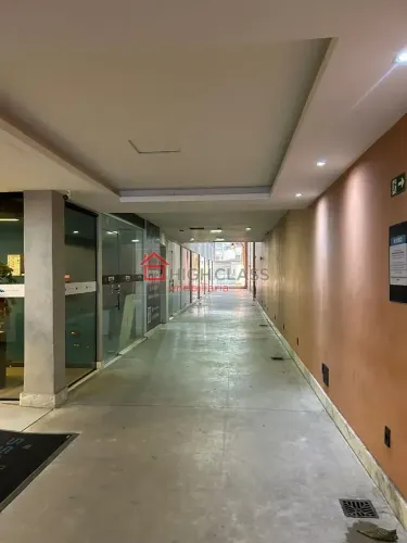 Loja com Mezanino de 41,95 m² em Frente à Praia