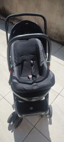 Kit carrinho e bebê conforto cosco kids semi-novo com travamento