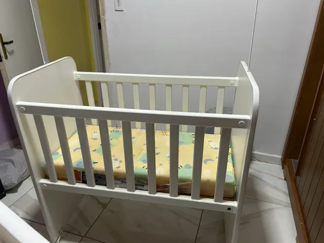 Vendo mini berço branco usado