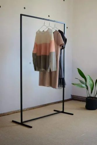 Arara para roupas estilo industrial 