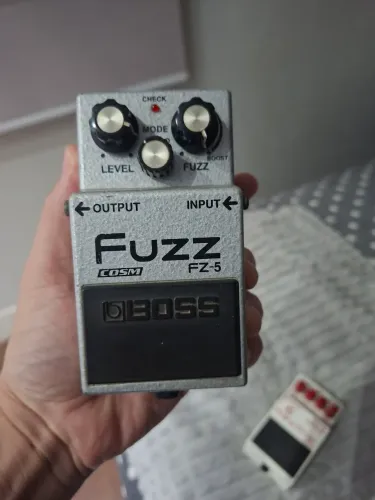 Pedal Boss Fuzz FZ5 clássico