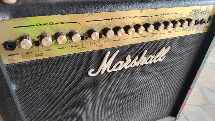 Amplificador Marshall MG Series 100DFX / Com case rígida e Modulo isolador