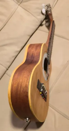 Cavaquinho de Mogno com Cedro Canadense