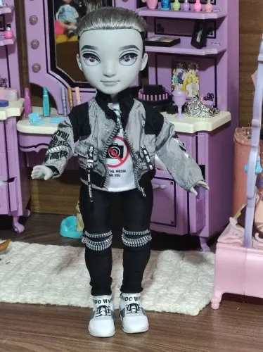 Boneco rainbow high
