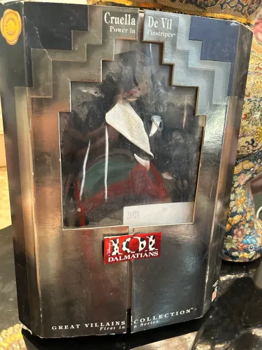 Boneca Barbie Cruella Acessar ? De Vil Mattel - 101 dálmatas