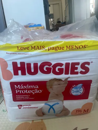 Vendo fralda M Huggies Supreme (524 unidades no total)