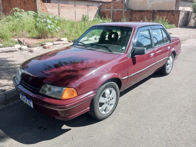 Chevrolet Monza Classic SE 2.0 /mpfi E EFI 2P E 4P 1992