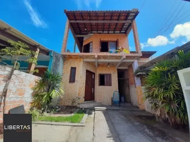 Sobrado em Porto Alegre, no bairro Hípica, com 2 dormitório(s), e 2 banheiros, à
