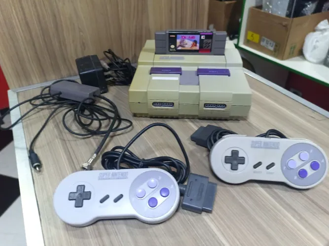SNES completo com itens originais que acompanham 