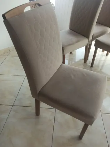 Mesa laqueada tampo vidro 6 a 8 lugares.