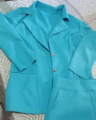 Conjunto blazer e shorts azul casual 