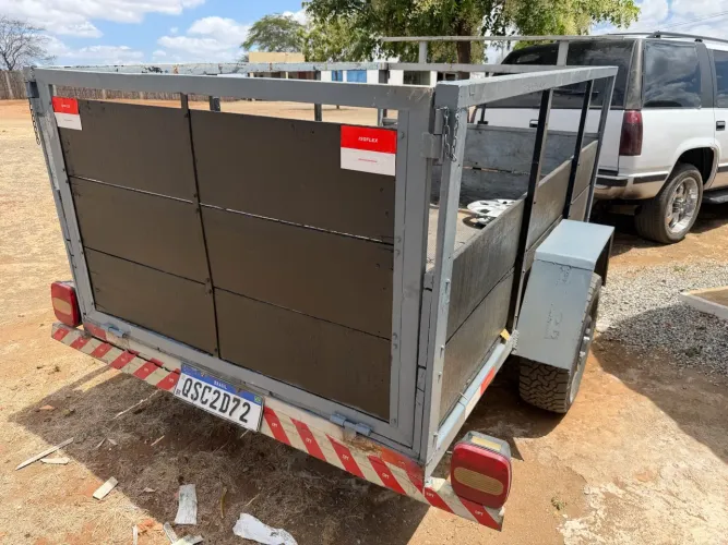 Vendo carretinha mega reforçada 
