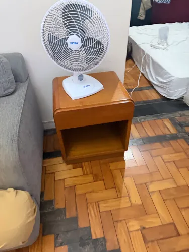 Criado mudo com 1 gaveta