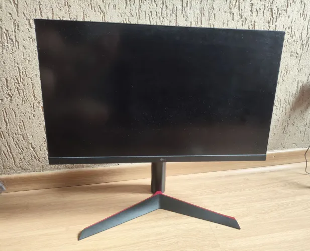 Monitor LG Ultragear 27 polegadas.