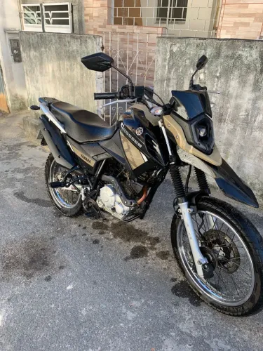 Vende-se uma moto