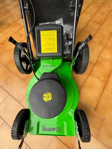 Máquina de roçar grama