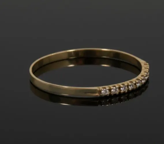 meia aliança ouro amarelo 18k com diamantes aro 18. peso 0,6g