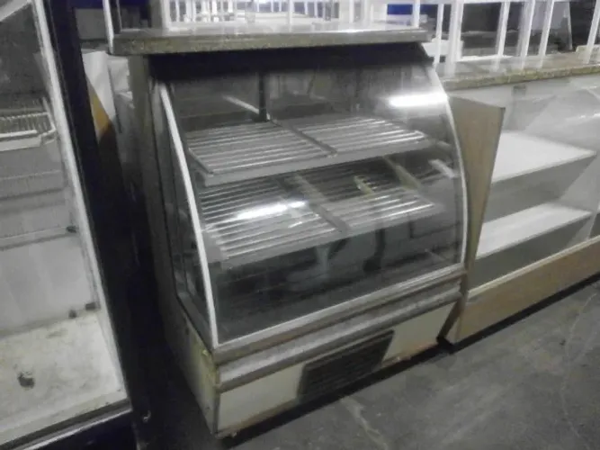 balcão vitrine expositor - refrigerado - pequeno - para bolos e tortas - vidro curvo