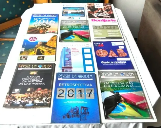Colecionáveis - Conjunto de 10 Revistas Jurídicas Variadas - Variadas