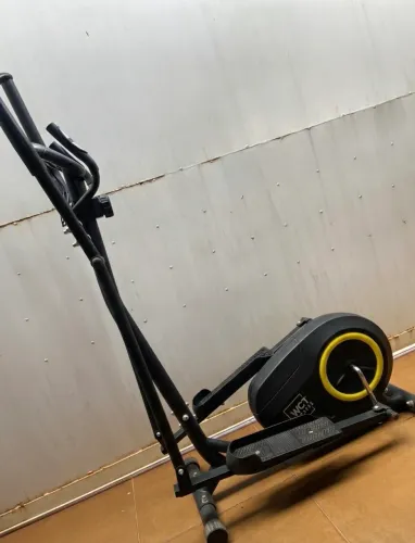 Aparelho Elíptico Magnético WCT Fitness Cor Preto