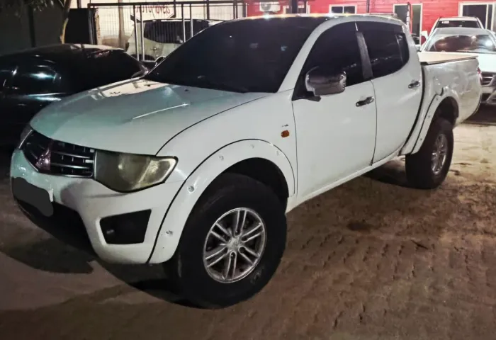 Mitsubishi L200 Triton GL 3.2 CD TB Int. Dies. Mec. 2015