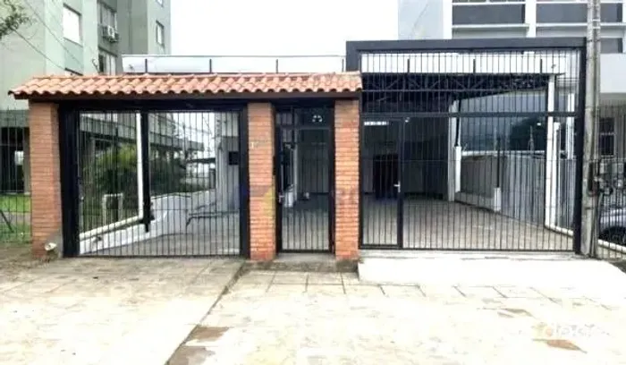 Prédio comercial no bairro Vila Jardim com 550m²