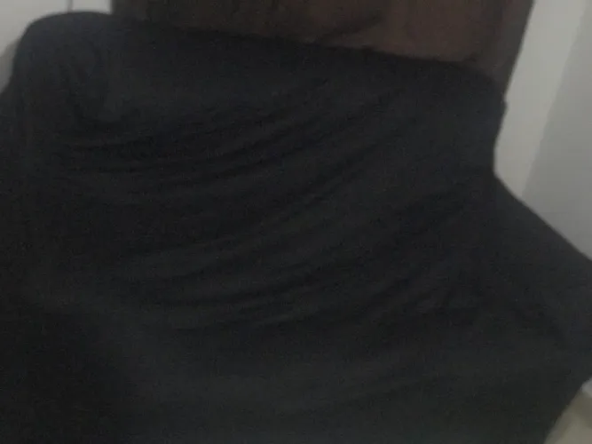 Sofa dois lugares doação, um pezinho quebrado