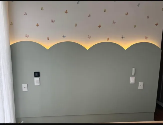 Cabeceira de Cama MDF com LED Embutido 2,60 m - Como Nova