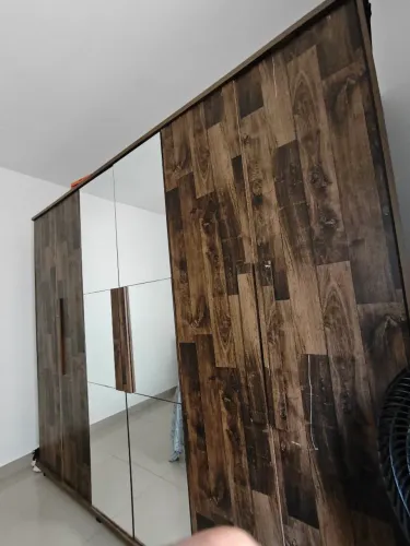 Guarda roupa de MADEIRA preço de oportunidade pra sair rápido 