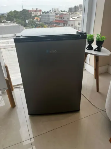 Frigobar Philco PFG85PL 68L Platinum 127V - pouquíssimo uso