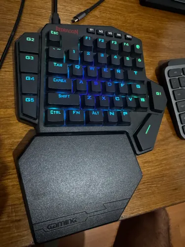 Redragon Teclado mecânico para jogos K585 