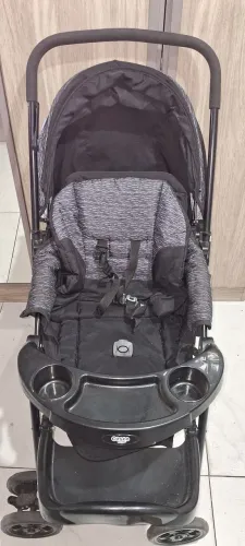 Carrinho de bebê + bebê conforto