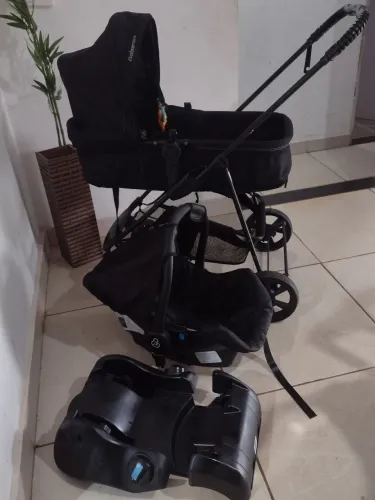 Carrinho moisés+bebê conforto base pra carro 
