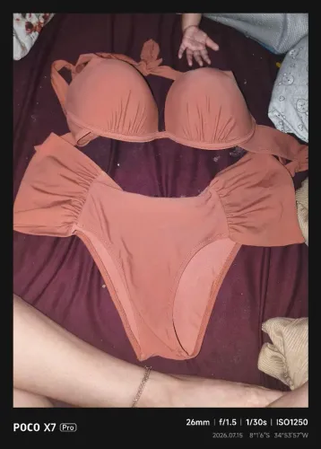 Estou com estoque de roupas, para vender. *,corre!!