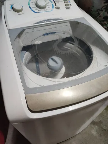 Máquina Eletrolux com garantia ?