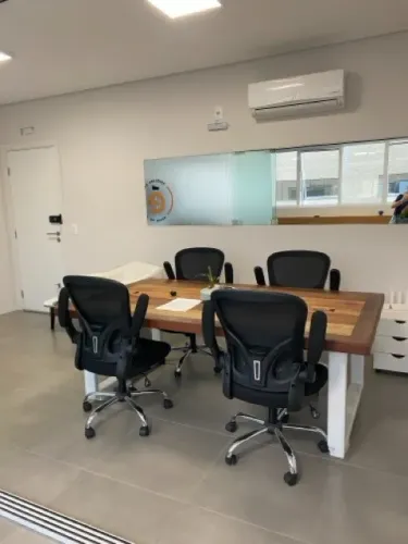 Mesa de Trabalho de Madeira de Demolição