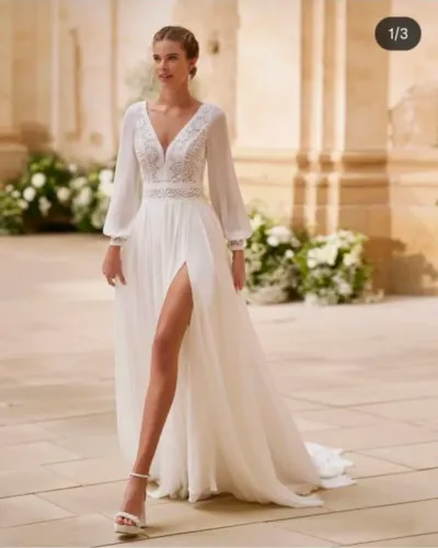 Vestido de noiva com véu e sandália