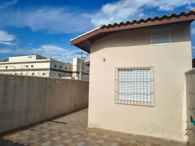 CASA PARA LOCAÇÃO NA FRENTE DO HOSPITAL