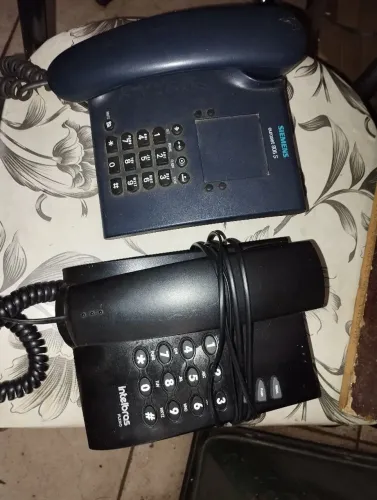 Telefones fixos funcionando.