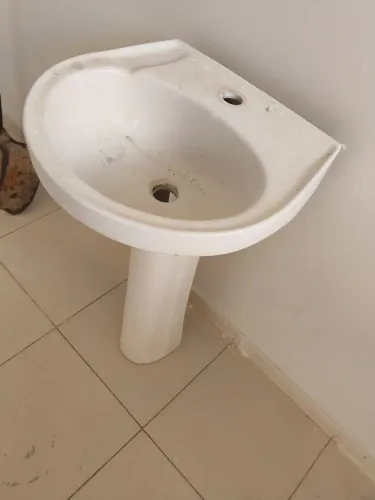 Pia de banheiro sem avarias