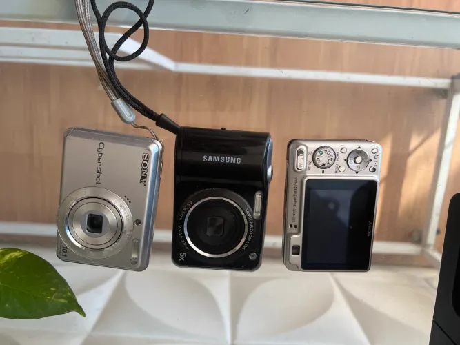 Máquina fotográfica Retrô 2 funciona 1 não, não sei o porquê parou