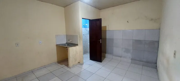 Quarto com pia e banheiro R$ 450