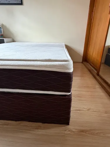 Cama de casal com colchão