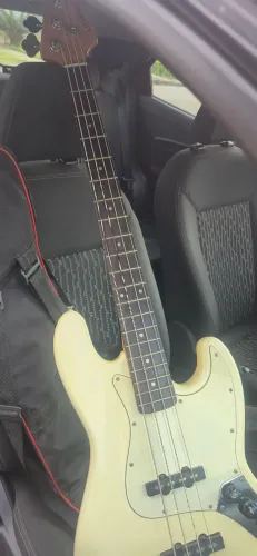Contrabaixo Memphis by Tagima Bass 4 cordas - branco - semi novo