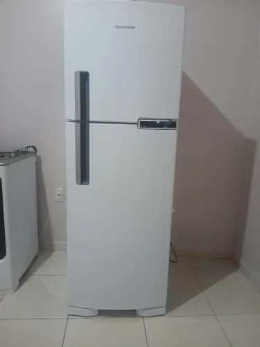 Geladeira semi-nova