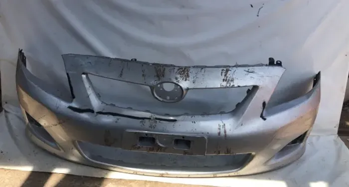 Parachoque Toyota Corolla 2010 ao 2013 com detalhe Prata