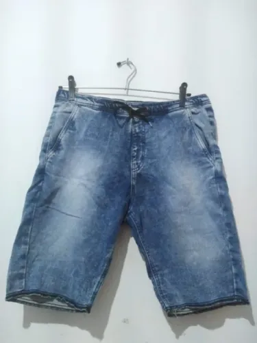 Infantil Kit Bermuda Jeans Azul Masculino Confortável e um Brinquedo Robô de Batalha
