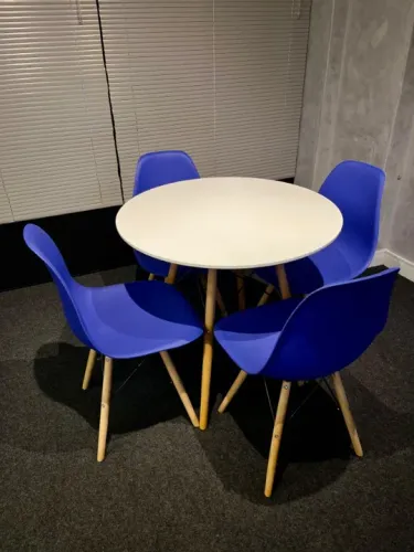Kit Mesa Redonda + 4 Cadeiras Eames Charlie | Entregas Grátis | Garantia 