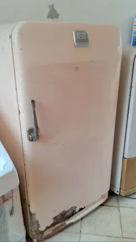 Geladeira antiga Frigidaire (PEÇAS)