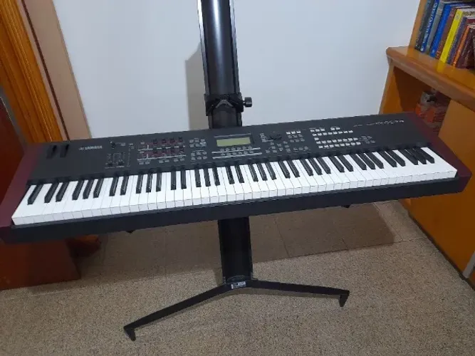 PIANO SINTETIZADOR YAMAHA MOXF8 ( Excelente Estado De Conservação )